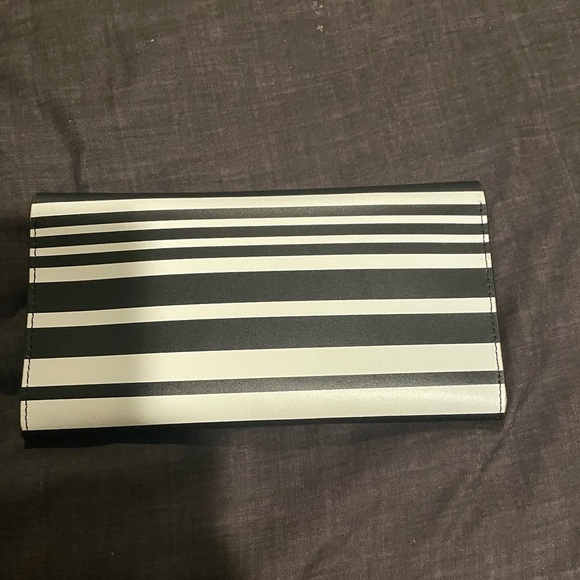 Kate Spade wallet - Picture 2 of 9